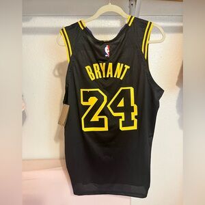 Medium Kobe Bryant Lakers Jersey - New with Tags